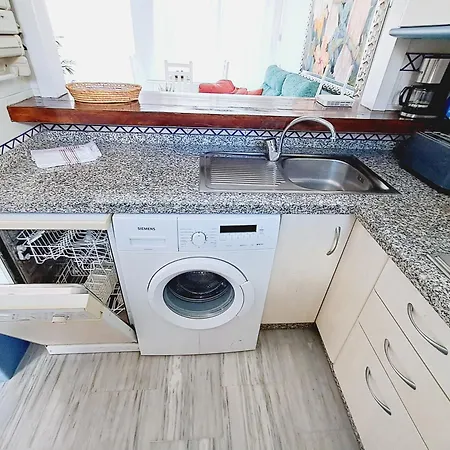 Апартаменты Beautiful 1 Bedroom, Carihuela Торремолинос